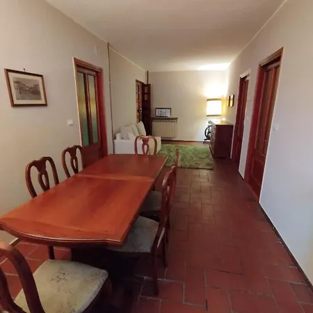 Stone House Viu-location Orange