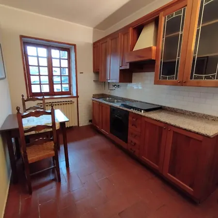 Stone House Viu-location Orange