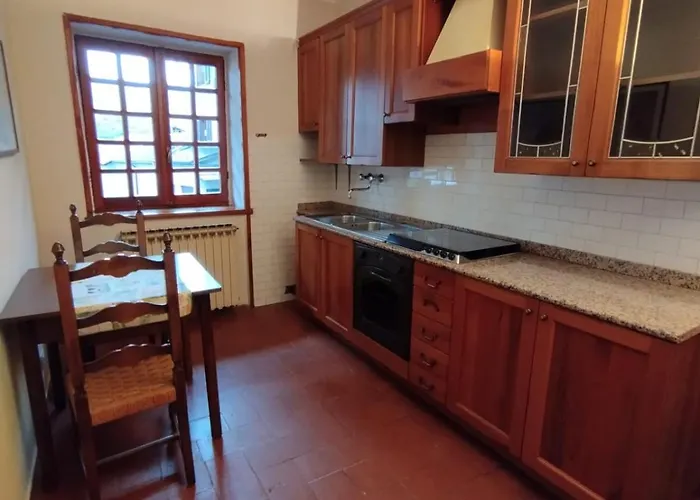 Stone House Viu-location Orange